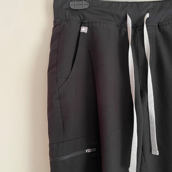 Figs Rafaela Oversized Top & Zamora Jogger Scrub Set - Picture 11 of 14